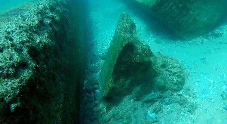 Római kori márványrakományt találtak a tengerben Izraelben