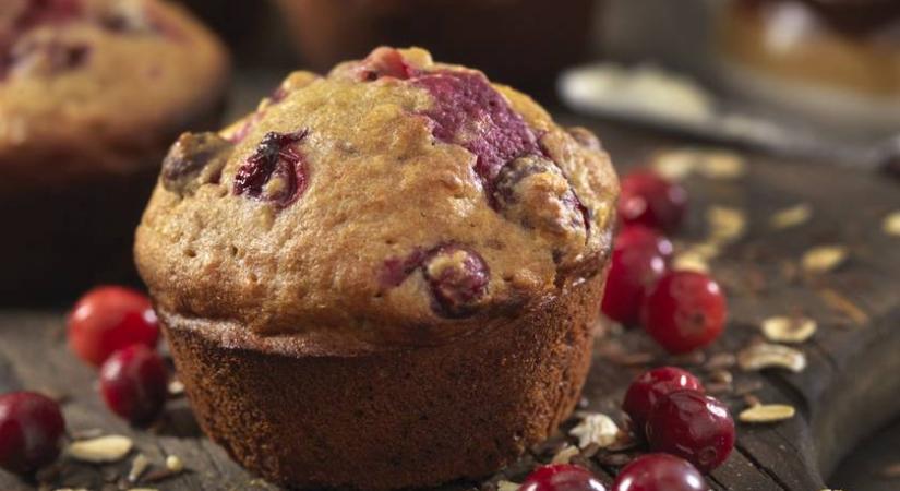 Rostokban gazdag cukormentes muffin aszalt gyümölcsökkel és kókuszreszelékkel: zabliszt az alapja