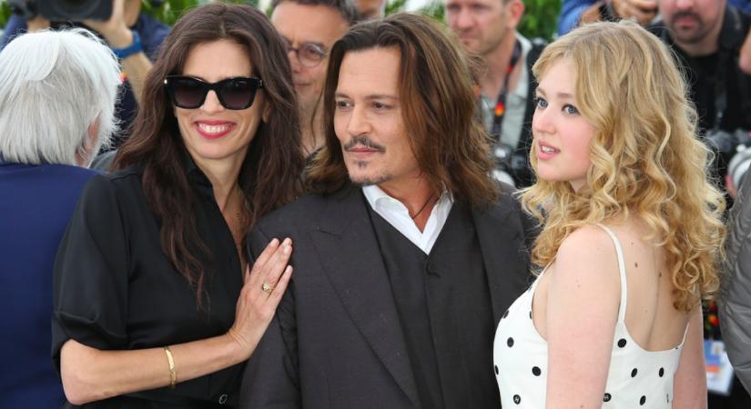 Johnny Depp rothadó fogai lopják el a showt Cannes-ban - Fotók