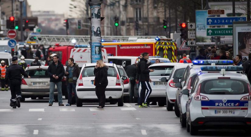 A Charlie Hebdo a könyörtelen gyilkosságok ellenére sem hátrál meg