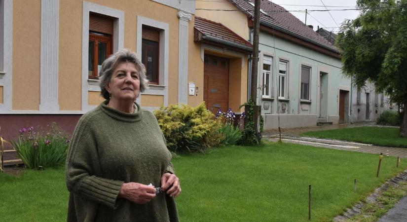 Autóktól zsúfolt a bajai Petőfi Sándor utca: találtak megoldást a problémára
