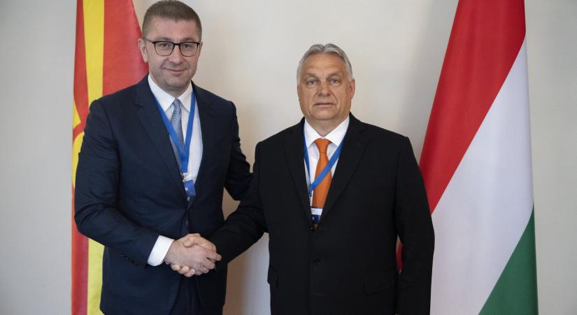 Exportálni a NER-t: észak-macedón pártnak ígért segítséget a kormányzati felkészüléshez Orbán