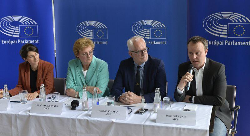 A Számvevőszék reagált az EP-bizottság kritikájára: nem kérnek a politikai nyomásgyakorlásból, ők egy független szervezet
