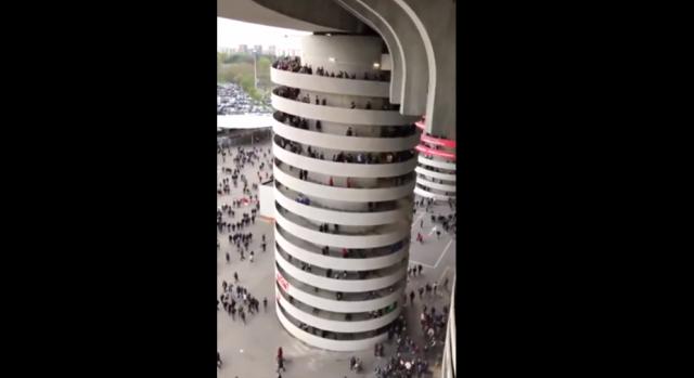 Megőrjíti a focirajongókat az optikai illúzió a legendás milánói stadionban – videó