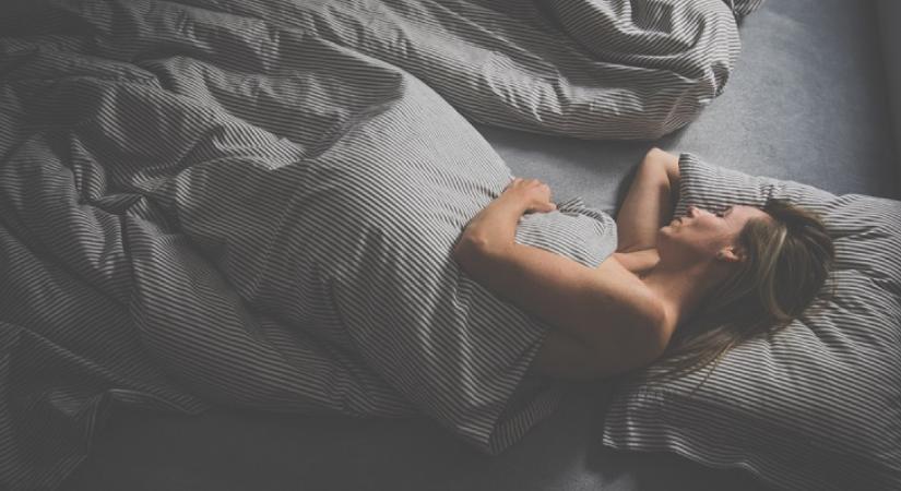 Súlyos betegséget is jelezhet, ha ezeket a tüneteket tapasztalod éjszaka: vedd komolyan, ha téged is érint ez az alvászavar!