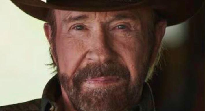 Felismerhetetlenségig megöregedett Hollywood egykori akciósztárja, Chuck Norris