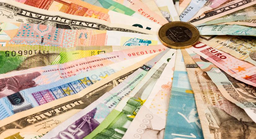 Újra felült a hullámvasútra a forint: mikor érdemes eurót váltani a nyaralásra?