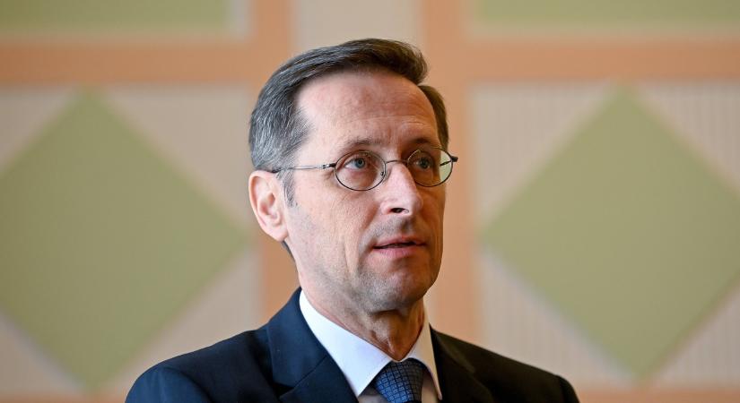 Robbantotta a gazdasági bombát Varga Mihály: eddig maradhatnak az extra terhek, profitadók Magyarországon