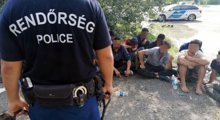 Két csoport is gumicsónakkal lépte át a határt illegálisan Szegednél