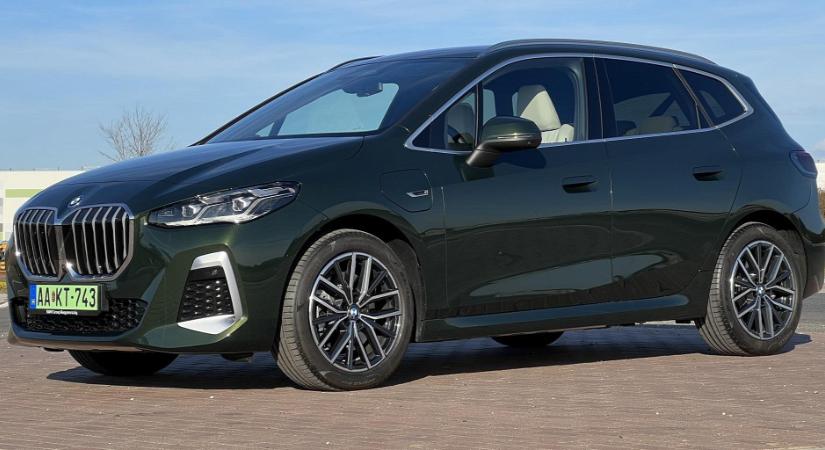 Egy józan családi autó a divatos SUV-ok árnyékában - BMW 230e Active Tourer teszt (2023)