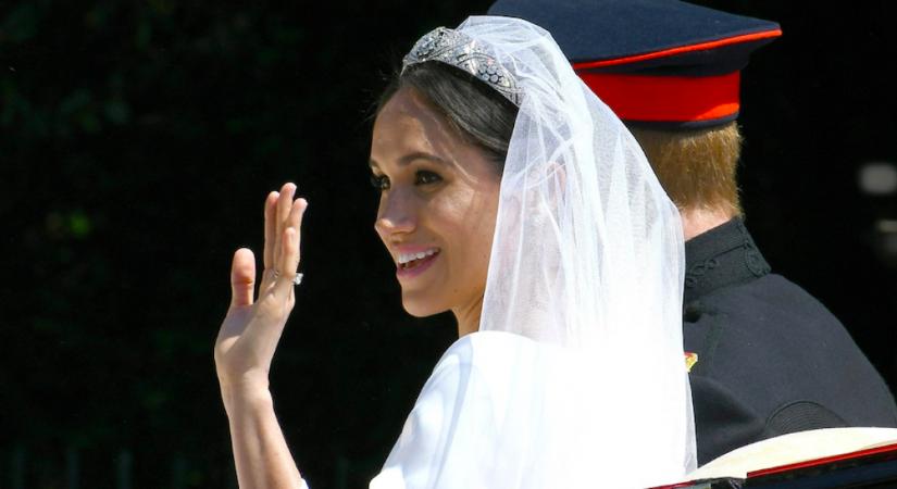 Öt év után derült ki: ezért irritálta Erzsébet királynőt Meghan menyasszonyi ruhája - Fotók