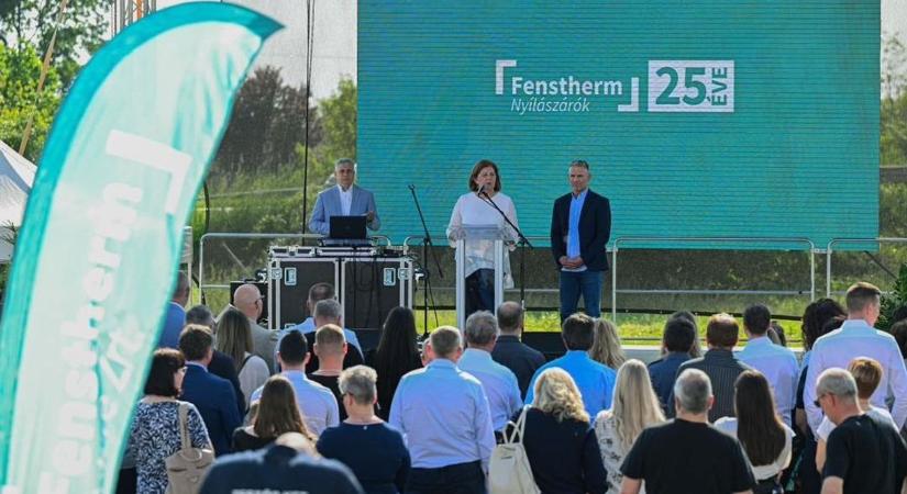 Partival ünnepelték a 25 éves Fenstherm márkát Füzesabonyban