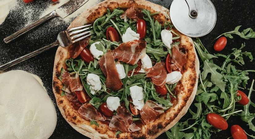 Plafonon van az olasz pizza ára