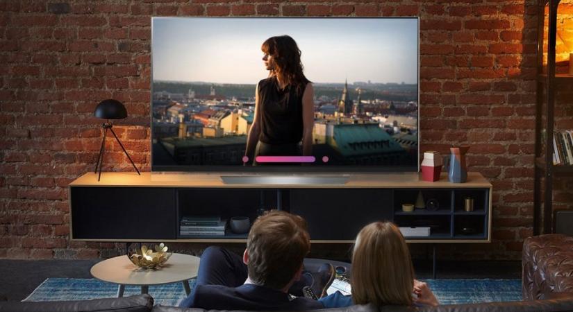 Behódol a Samsung: jönnek a gyártó LG-paneles OLED tévéi