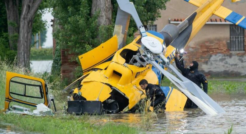 Az árvízi mentés során lezuhant egy helikopter