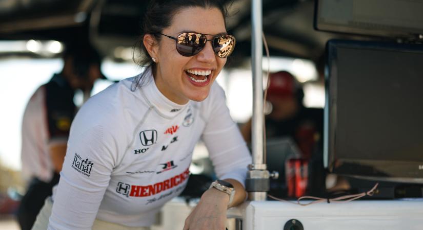 Indy 500: McLaren-bravúr a kvalin, Katherine Legge mentette meg Rahalék becsületét