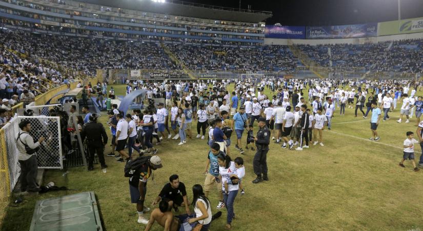 Legalább kilencen meghaltak a tömegben San Salvadorban egy focimeccsen