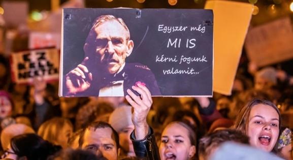 A Jobbik közölte, miért megy el Pintérhez a státusztörvényről szóló egyeztetésre