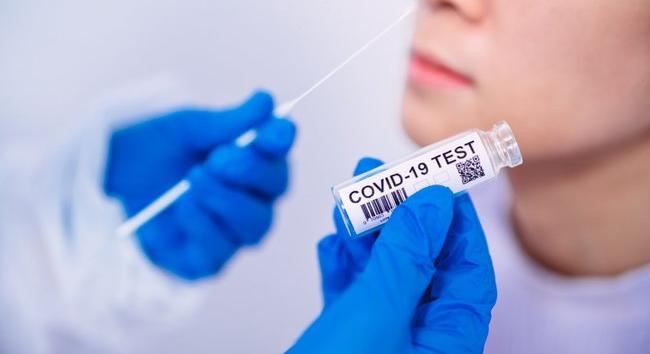 Közel négyezerrel nőtt a beazonosított koronavírus-fertőzöttek száma hazánkban