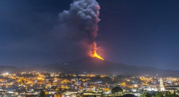 Kitört az Etna! Vulkáni hamu temette be Kelet-Szicília legnagyobb városát – sokkoló fotók, videó a helyszínről