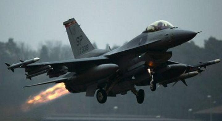 Dánia kész felkészíteni az ukrán pilótákat az F–16-osok használatára