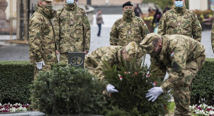 A hősi halottakra, katonákra emlékeztek Fehérváron