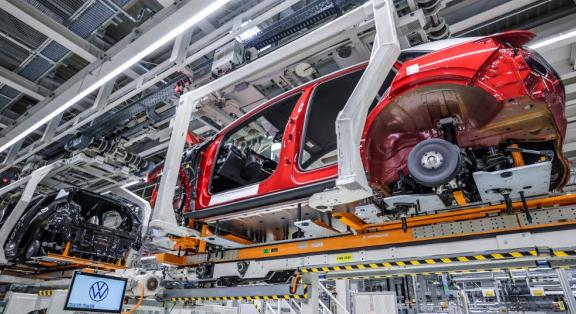 A győri akkumulátorgyár ügye nem gazdaságfilozófiai kérdés az Audi szerint