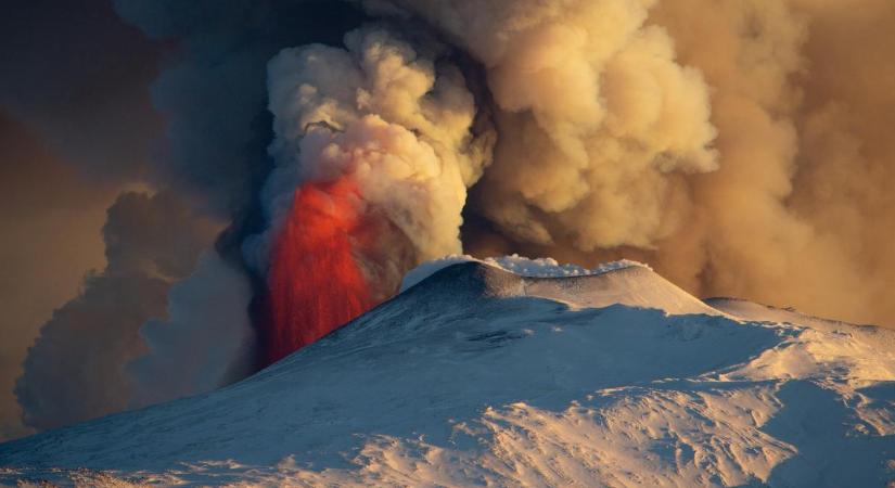 Kitört Európa legaktívabb vulkánója: drámai felvételek, így kelt életre az Etna (videó)