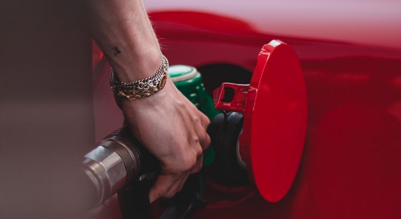 Megugrik az üzemanyagok ára szerdától