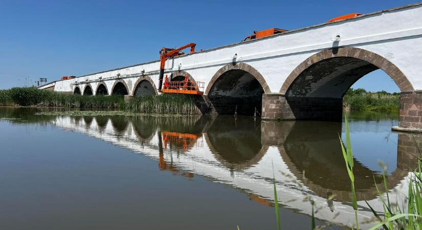 A héten megszépül a híres hortobágyi híd