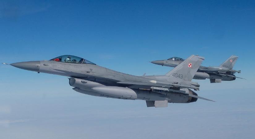 Kreml: az F-16-osok Ukrajnába küldése óriási kockázatokat rejt magában