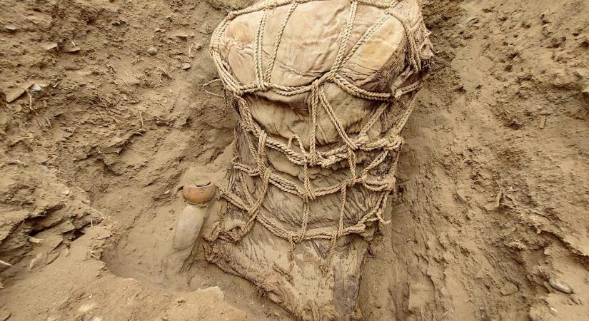 Különös kultúra életéről árulkodik ez a Peruban talált sír