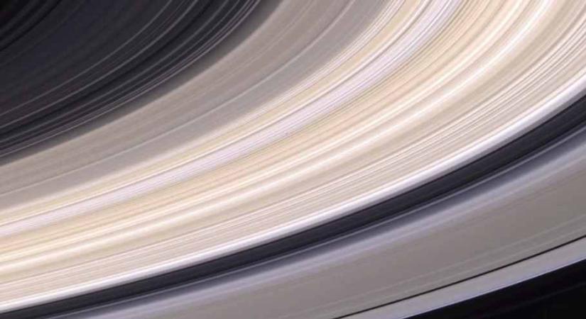 A Szaturnusz gyűrűi sokkal fiatalabb képződmények, mint maga a bolygó