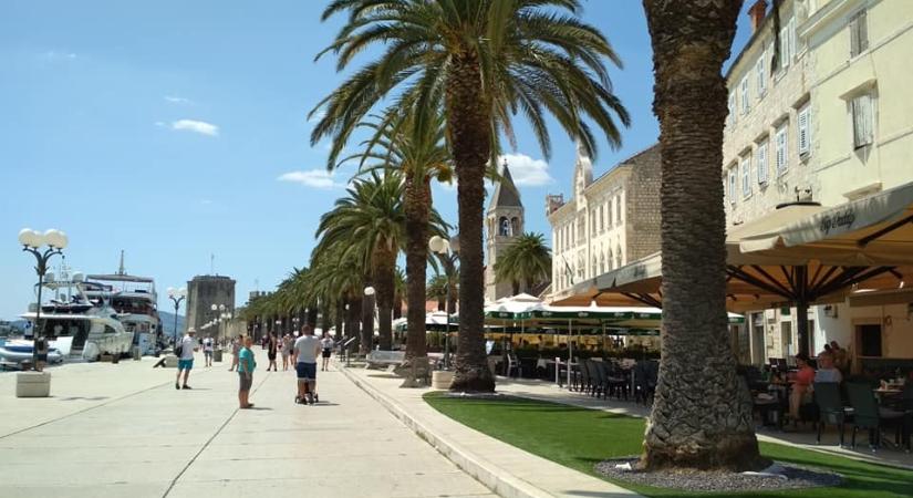 Trogir mediterrán élményekkel és álomszép strandokkal vár az Adrián