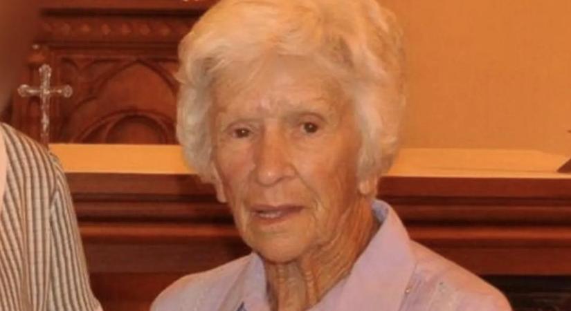 Felfüggesztették az ausztrál rendőrt, aki sokkolót használt egy 95 éves, járókeretes nővel szemben