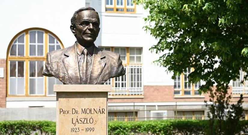 Felavatták Molnár László mellszobrát a Debreceni Egyetemen