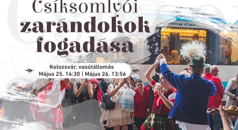 Zenével és néptánccal fogadják a Csíksomlyóra tartó zarándokokat Kolozsváron