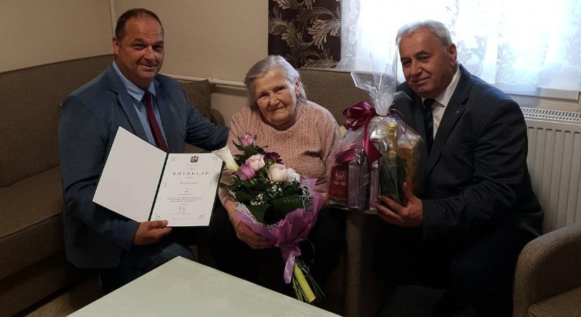 90 éves matrónát köszöntöttek a Bakonyalján