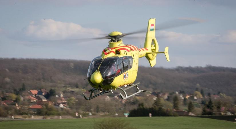 Mentőhelikopter is érkezett a Balaton közelében történt balesethez