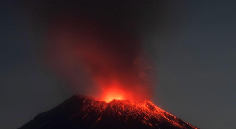 Mexikóban emberek millióit evakuálhatják a Popocatépetl vulkán kitörése miatt