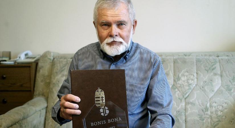 Bonis Bona díjat kapott a nyugdíjas matematika tanár