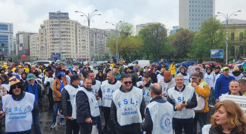 Folytatódik szerdán a sztrájk, a szakszervezeti vezetők a délutáni tanácskozásukra meghívták a kormány képviselőit