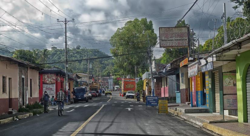 Gyerekáldozatai is vannak az eső okozta földcsuszamlásnak El Salvadorban
