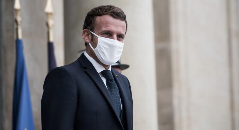Macron: „Sokkolóak lehetnek a karikatúrák, de nem tudom elfogadni, hogy igazolják az erőszakot”