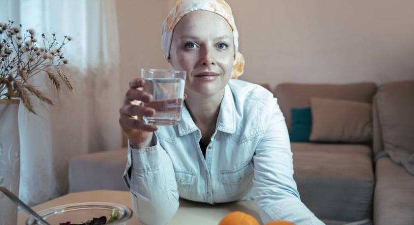 50 év felett mindennap kellene enni: hihetetlen, ahogy segít a rákkal szemben ez a vitamin