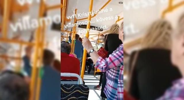 Videón, ahogy VV Kriszti a villamoson vitázik: Nem kell fellökni egy nőt!