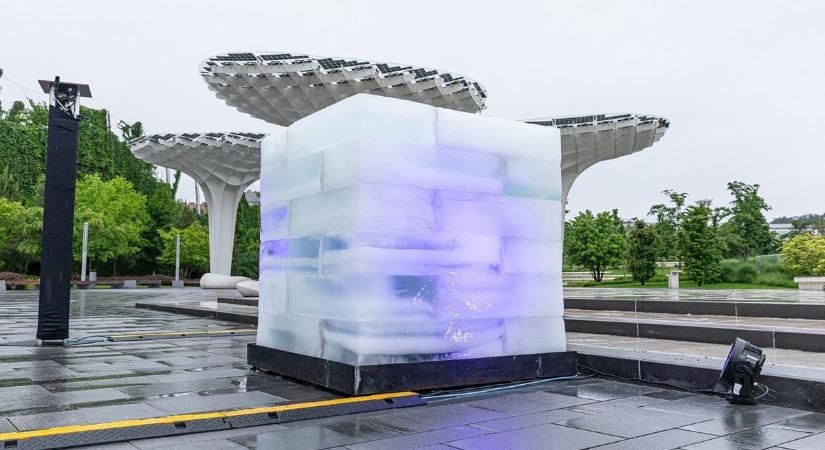 Ice a jégből: Törleyt rejtett a titokzatos jégkocka a Millenárison