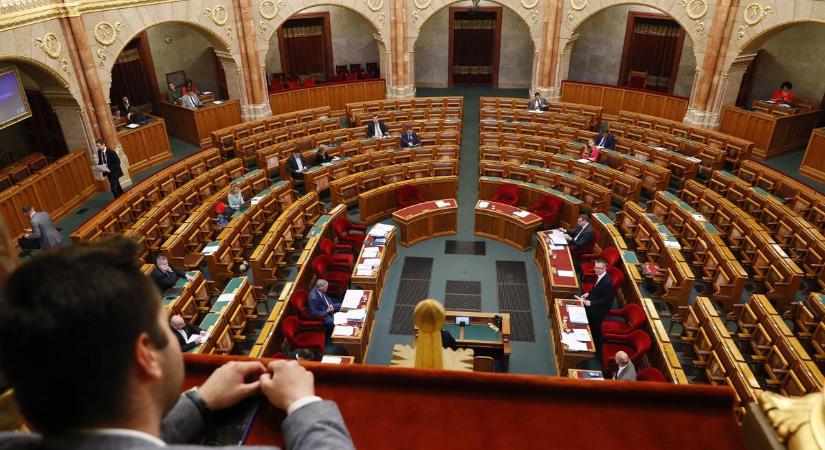 A cigányság miatt vesztek össze ma a képviselők a parlamentben – „Patás ördög” és rasszista Orbán Viktor – ilyenek hangzottak el