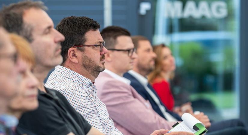 Feol Podcast – Fenntarthatóság, innováció és egy kis varázslat a LogSol szakmai nyílt napján na meg egy titok, amit nekünk árultak el először