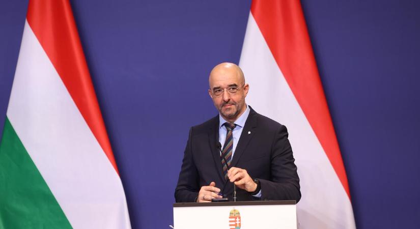 „Az EP minden ciklusában ott vannak a Soros-univerzum hasznos idiótái” – reagált a kormány az Európai Parlament tervezett lépésére